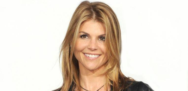 lori loughlin bra size