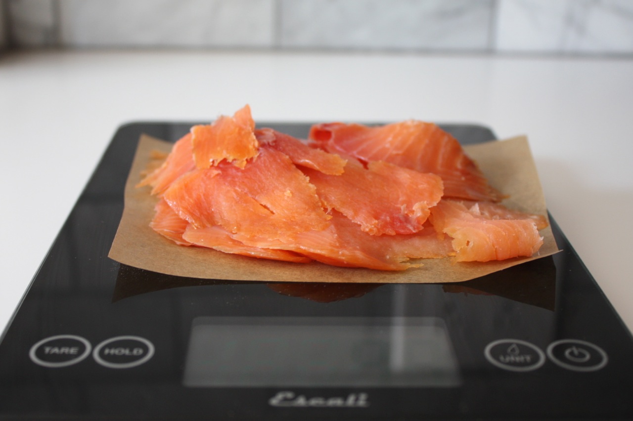 100g smoked salmon calories