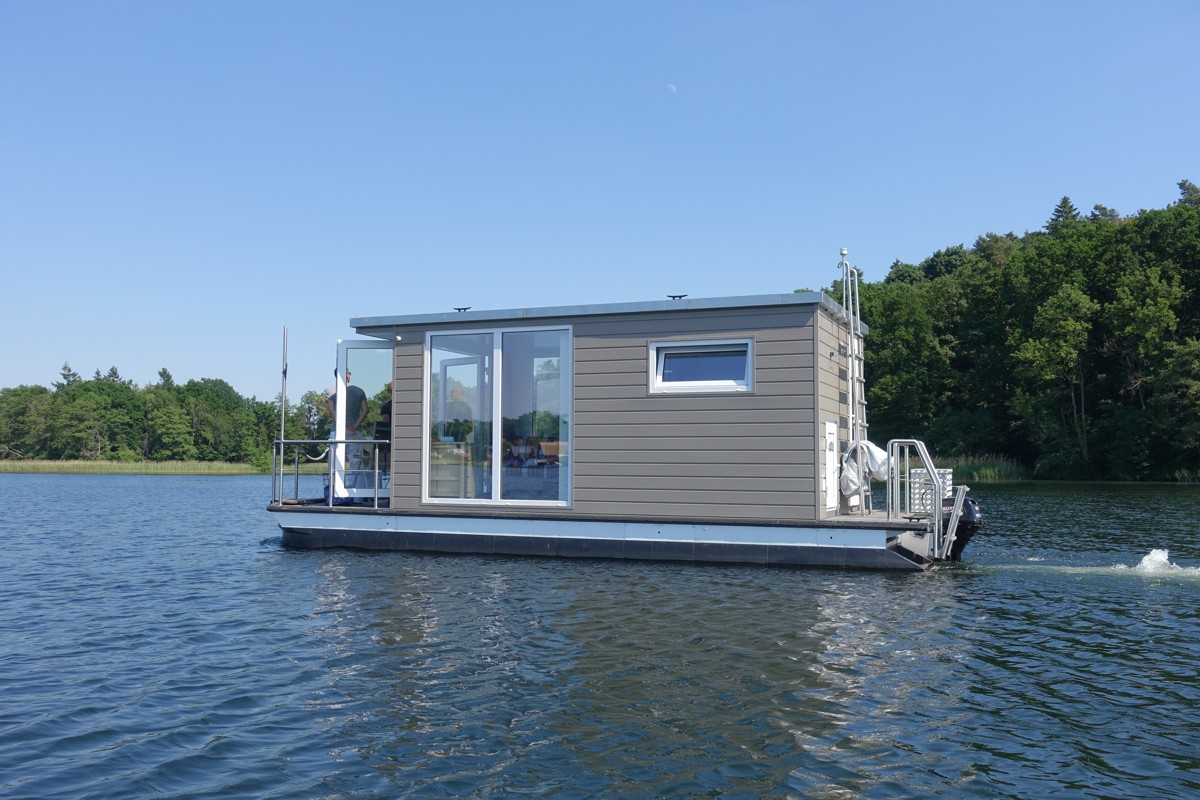 pontoon boat houseboat