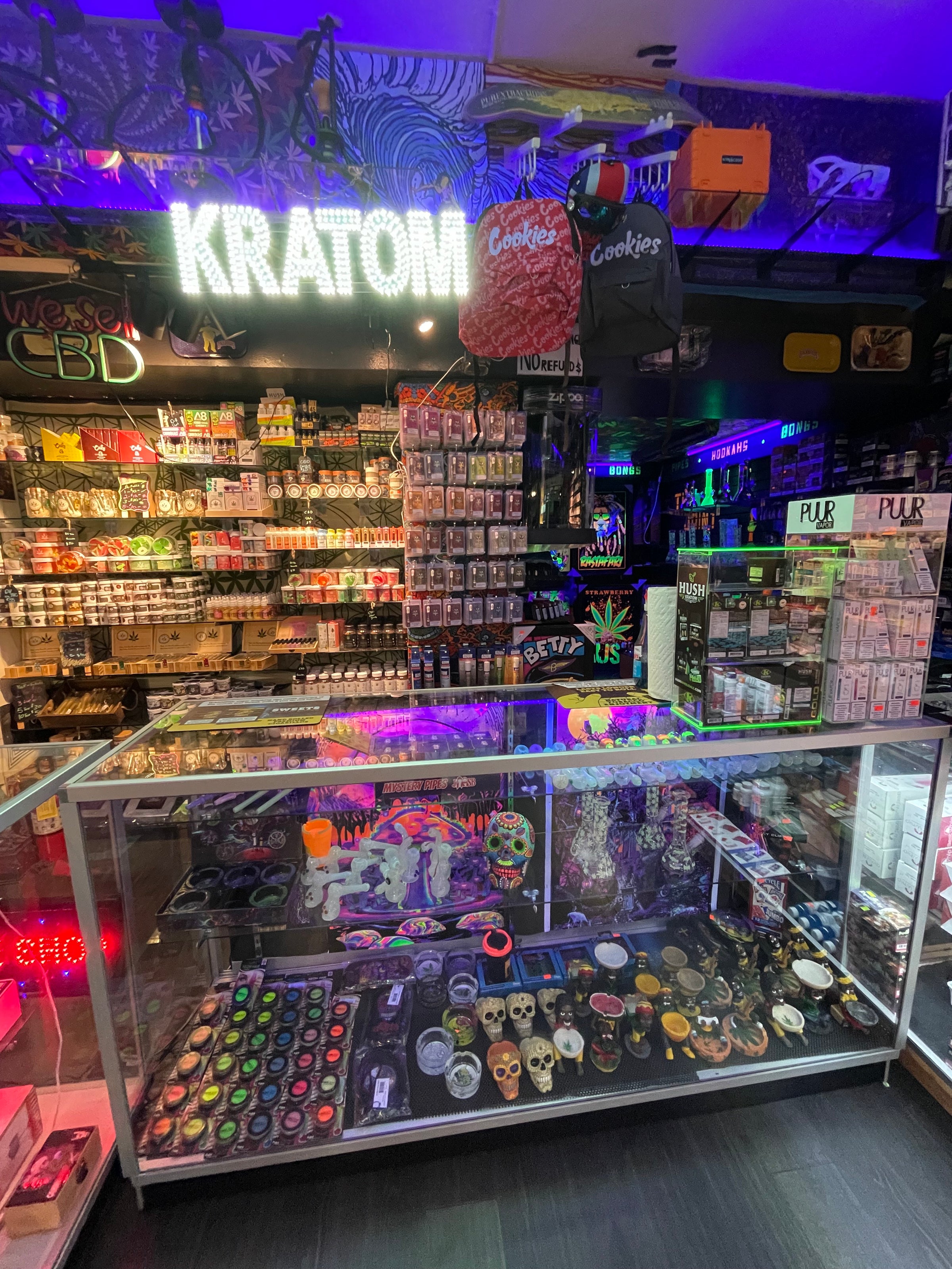 smoke stores open near me