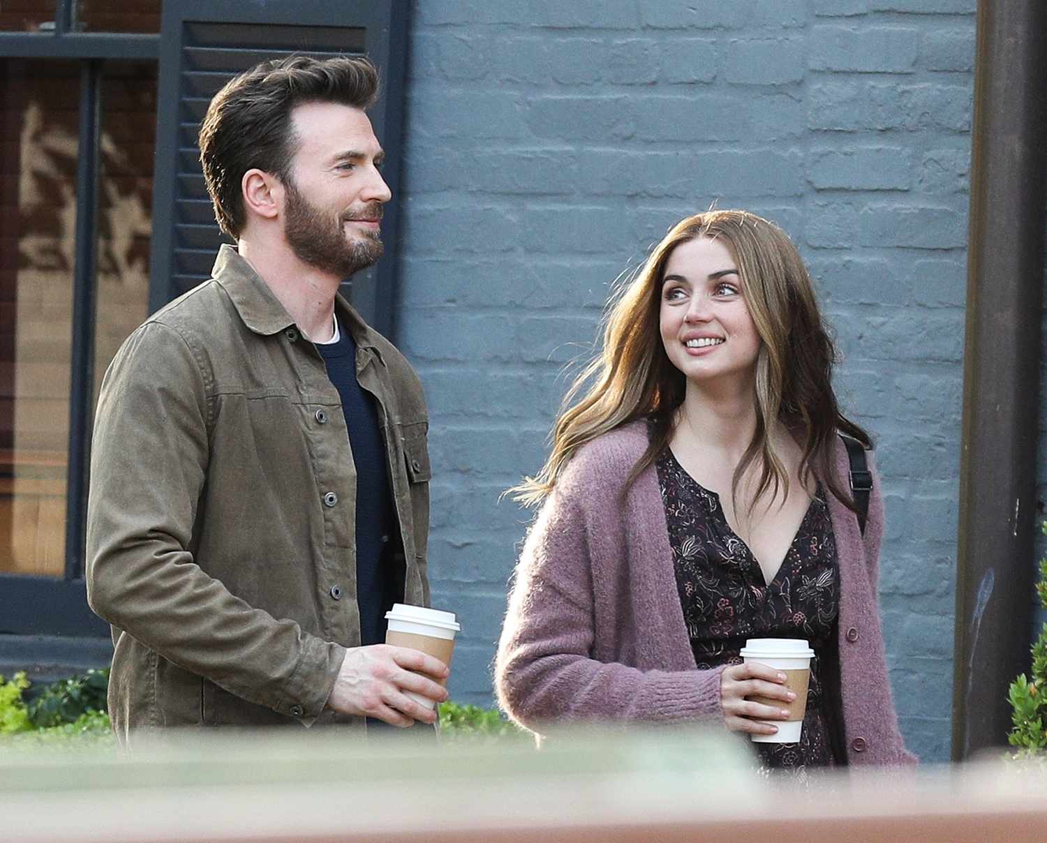 is ana de armas dating chris evans