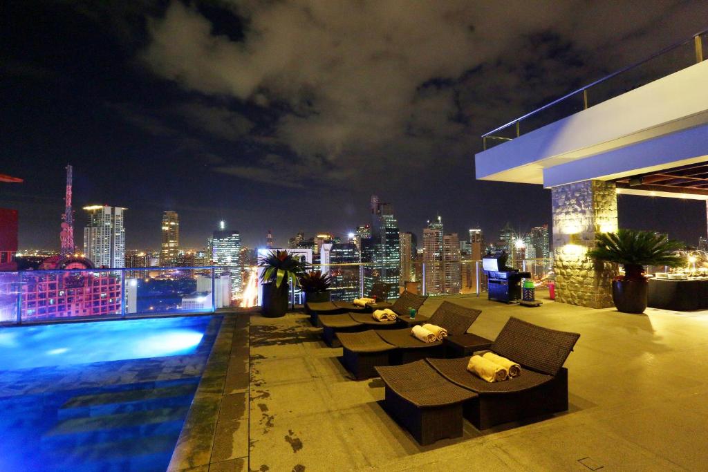 city garden grand hotel makati rooftop bar