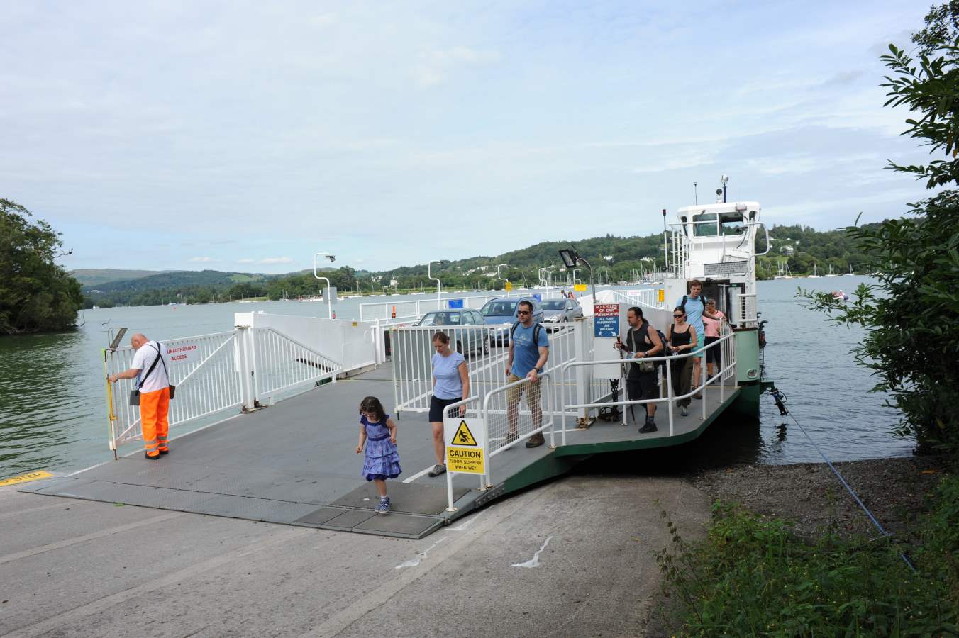 is windermere car ferry running today