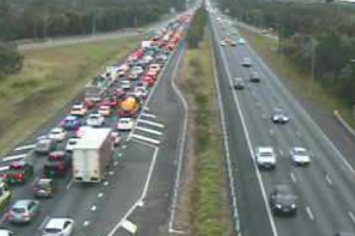 traffic update on bruce highway