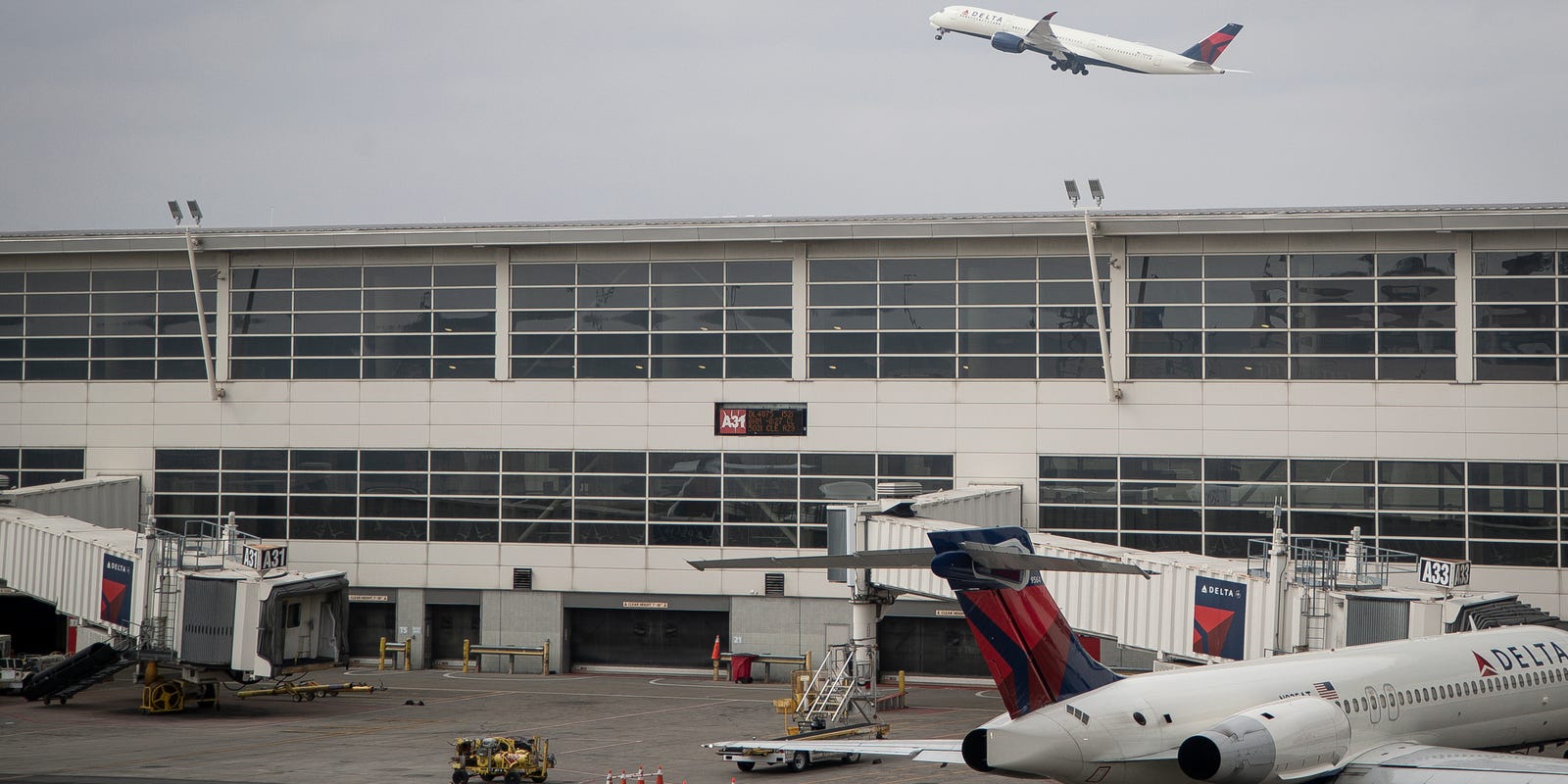 dtw airport flights