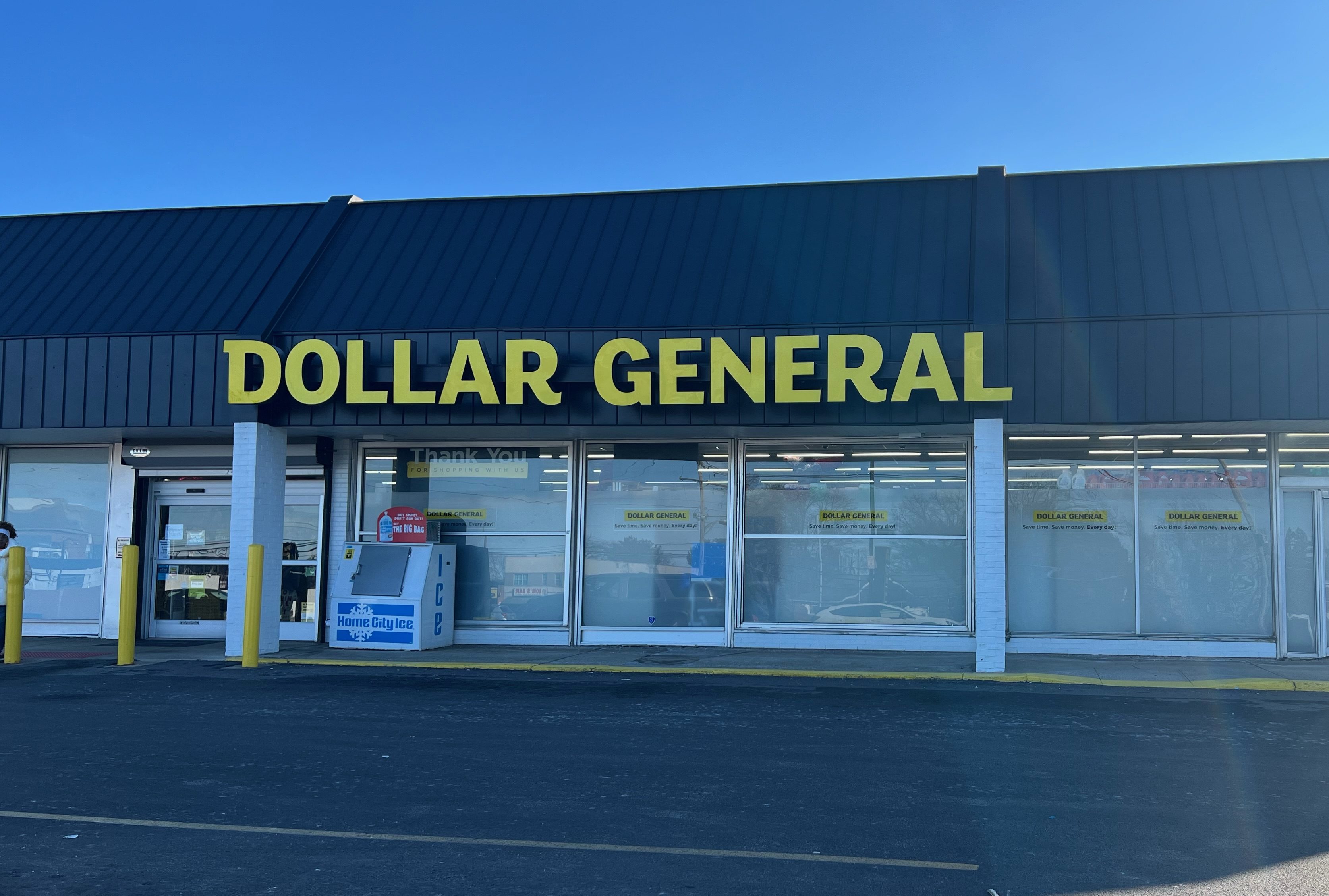 what time does dollar general close