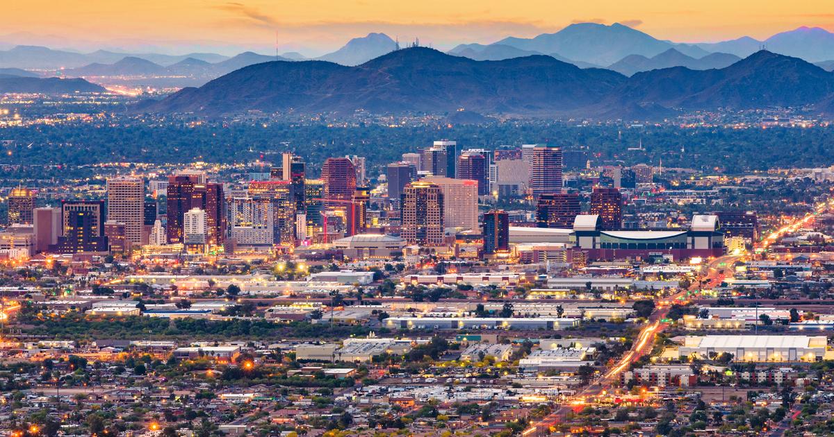 montreal to phoenix direct flights