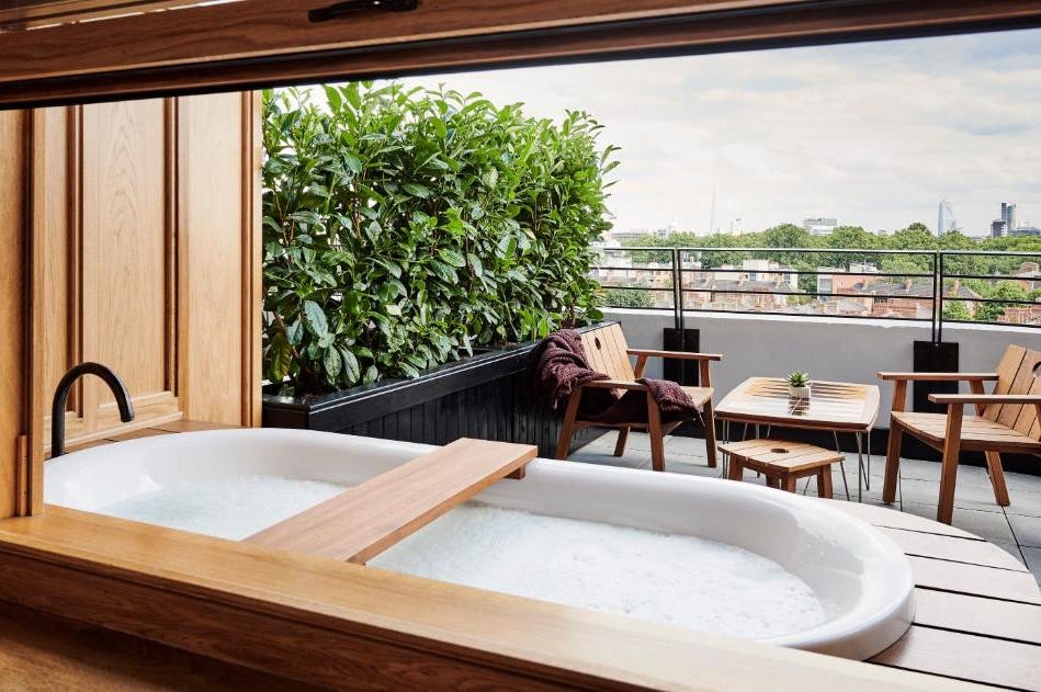 hotels with hot tub