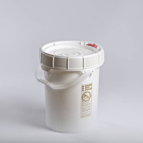 bucket with screw on lid