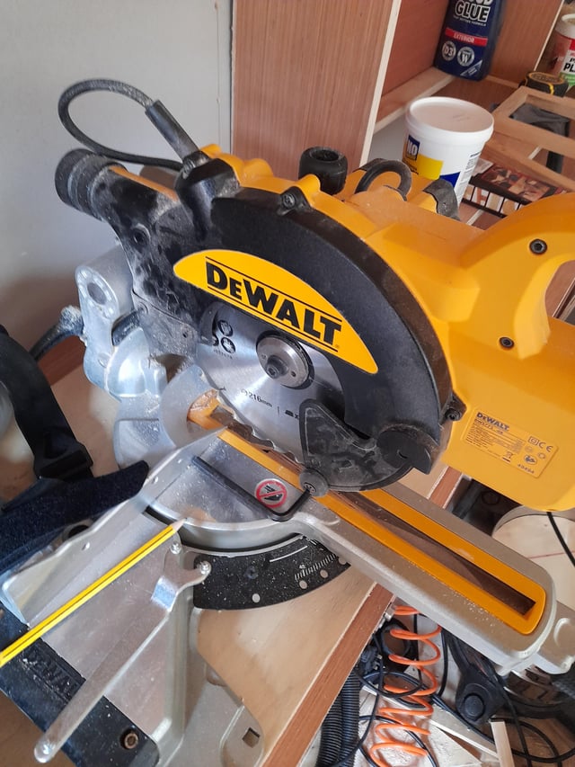 dewalt change blade