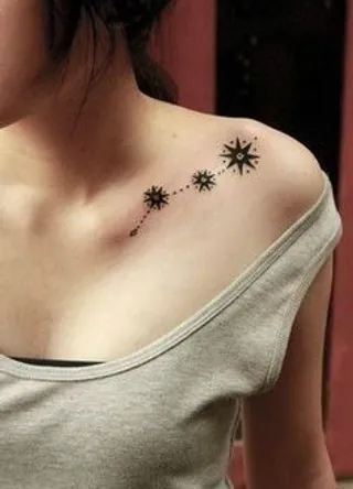 tatuajes en el hombro para mujer pequeños