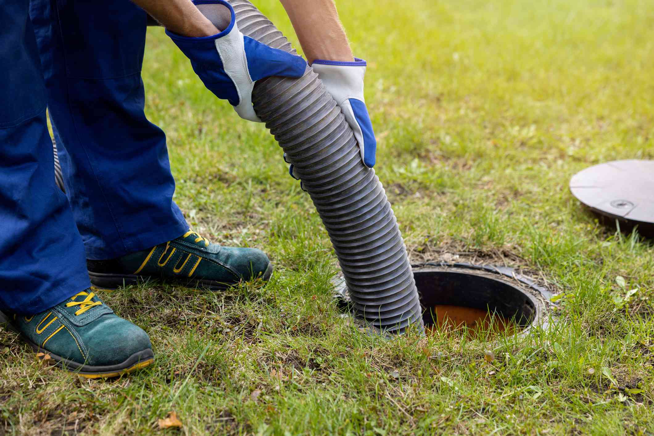 septic tank cleaning cost