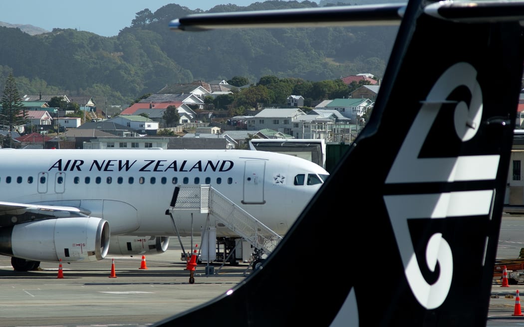 new zealand flight status