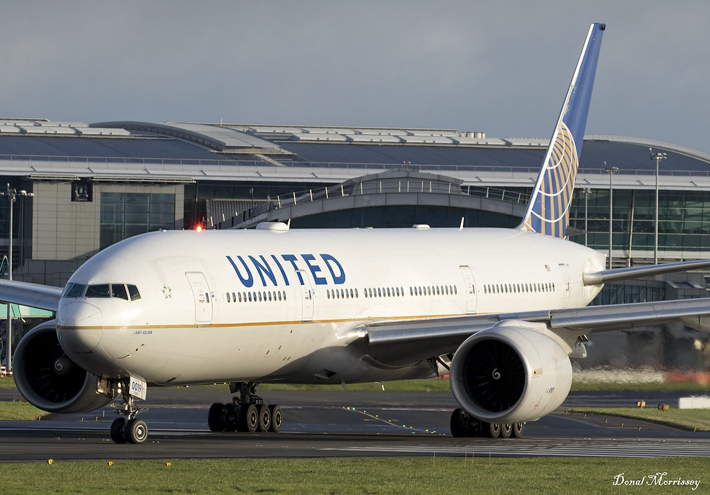 united airlines boeing 777 200er