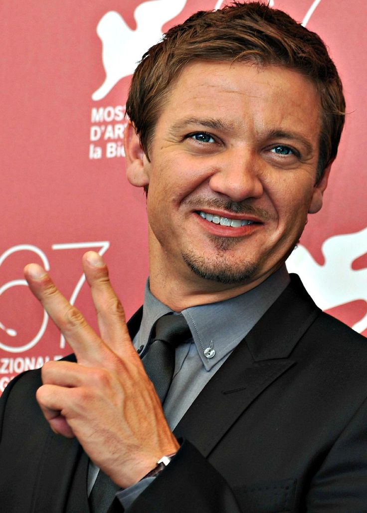 jeremy renner fingers condition