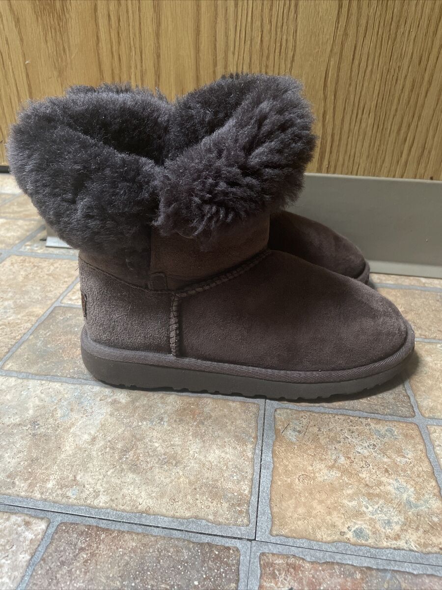 ugg boots size 4