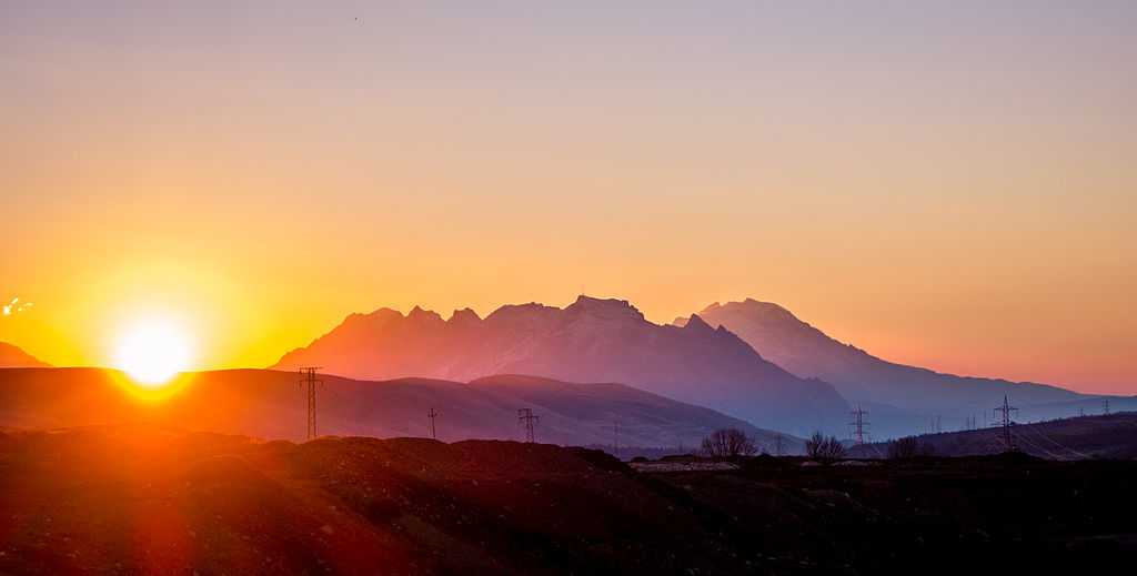 what time does the sunrise in las vegas