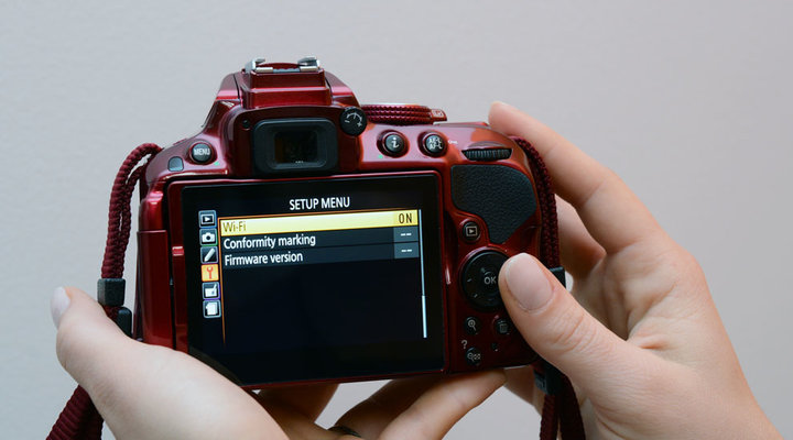 does nikon d3100 have wifi