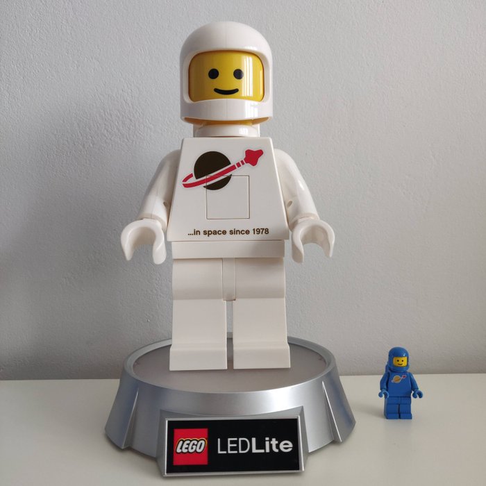 lego spaceman