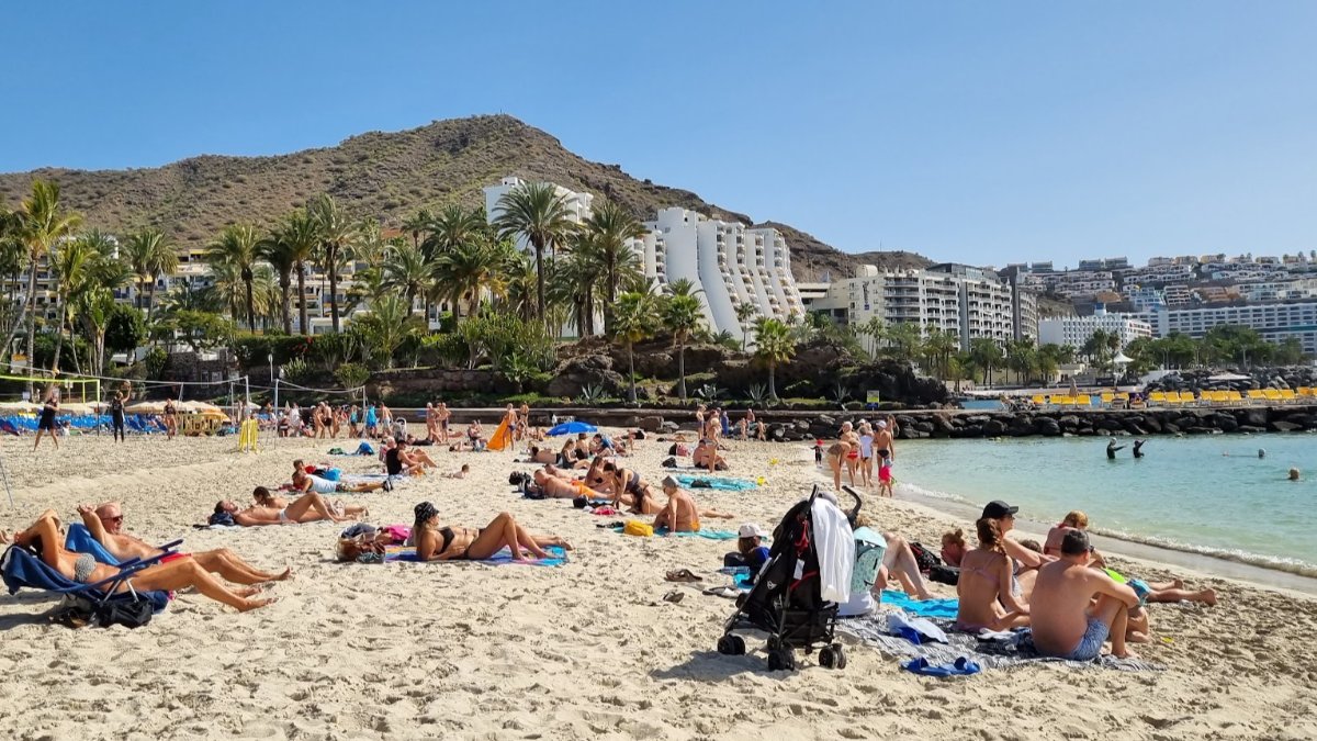 which is the hottest canary island