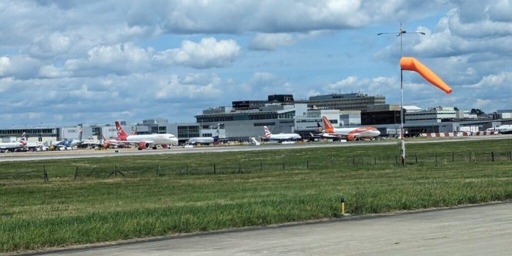 easyjet gatwick terminal arrivals