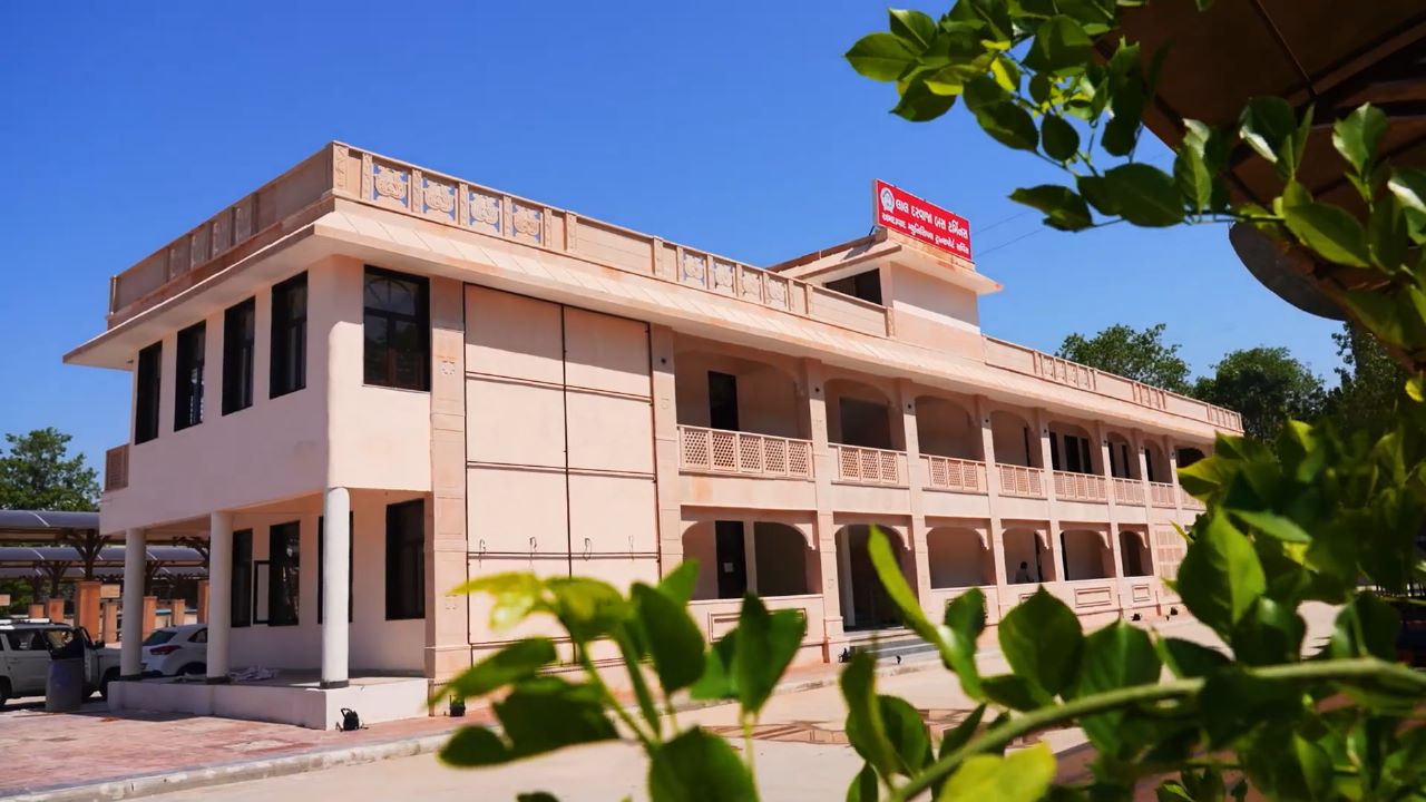 lal darwaja bus stop