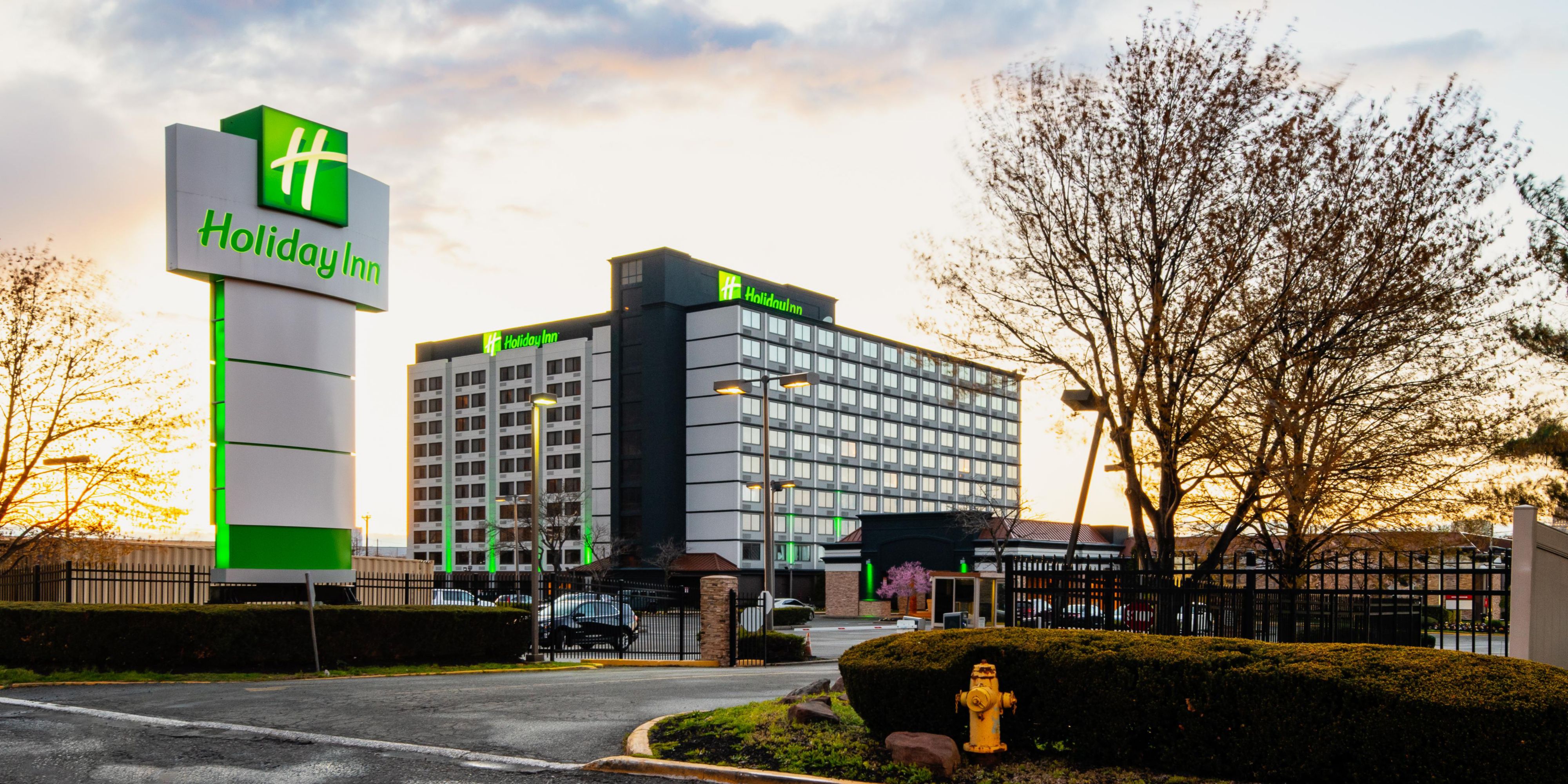 hotels ewr newark