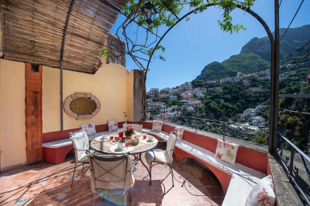 holiday apartments in positano italy