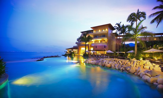 hotels in puerto vallarta near the malecon