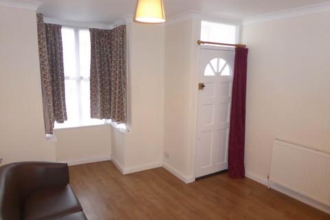 2 bedroom house to rent in reading