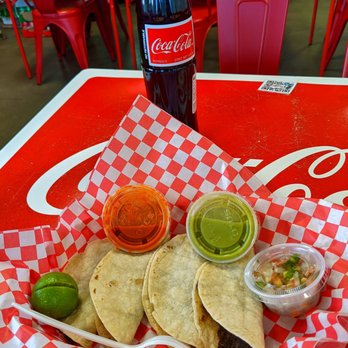 tacos de barbacoa los primos