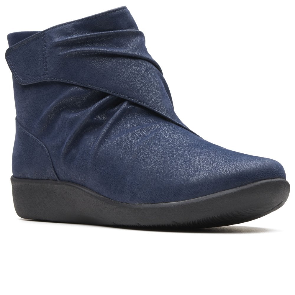 wide fit ankle boots clarks