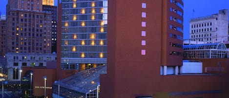 hotels near heritage bank center cincinnati ohio