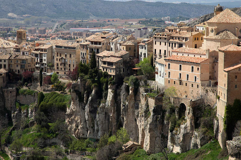 hanging houses spain