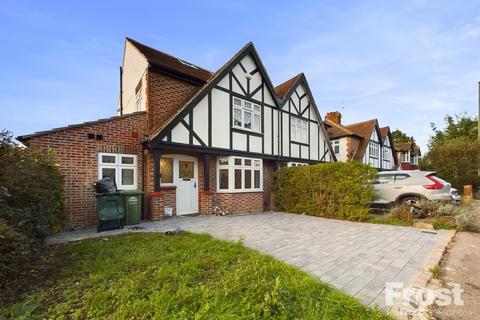 houses to rent in ashford surrey