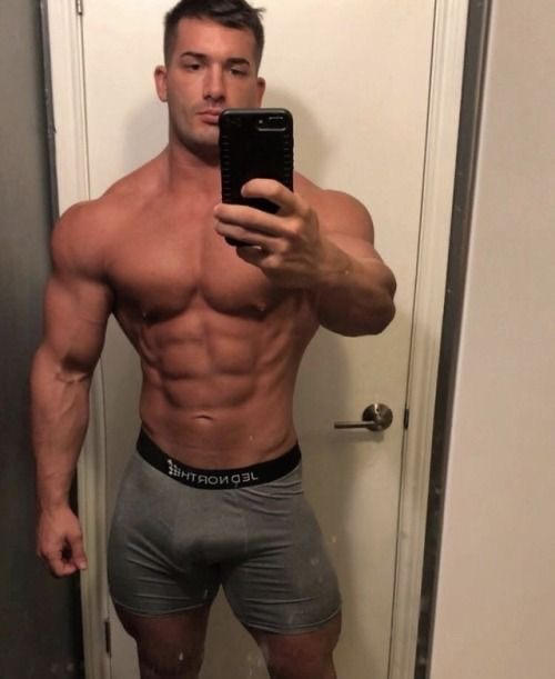 guys with massive bulges