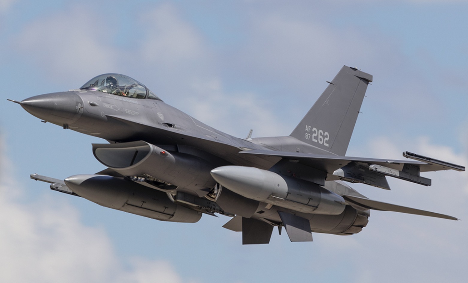 f-16 fighting falcon fighter jet