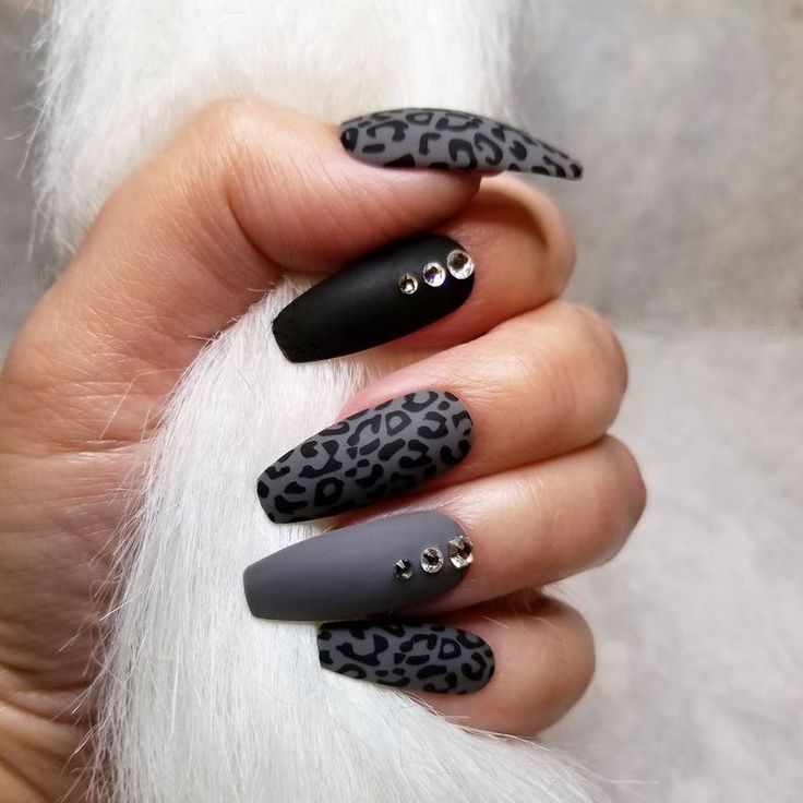 leopard print acrylic nails