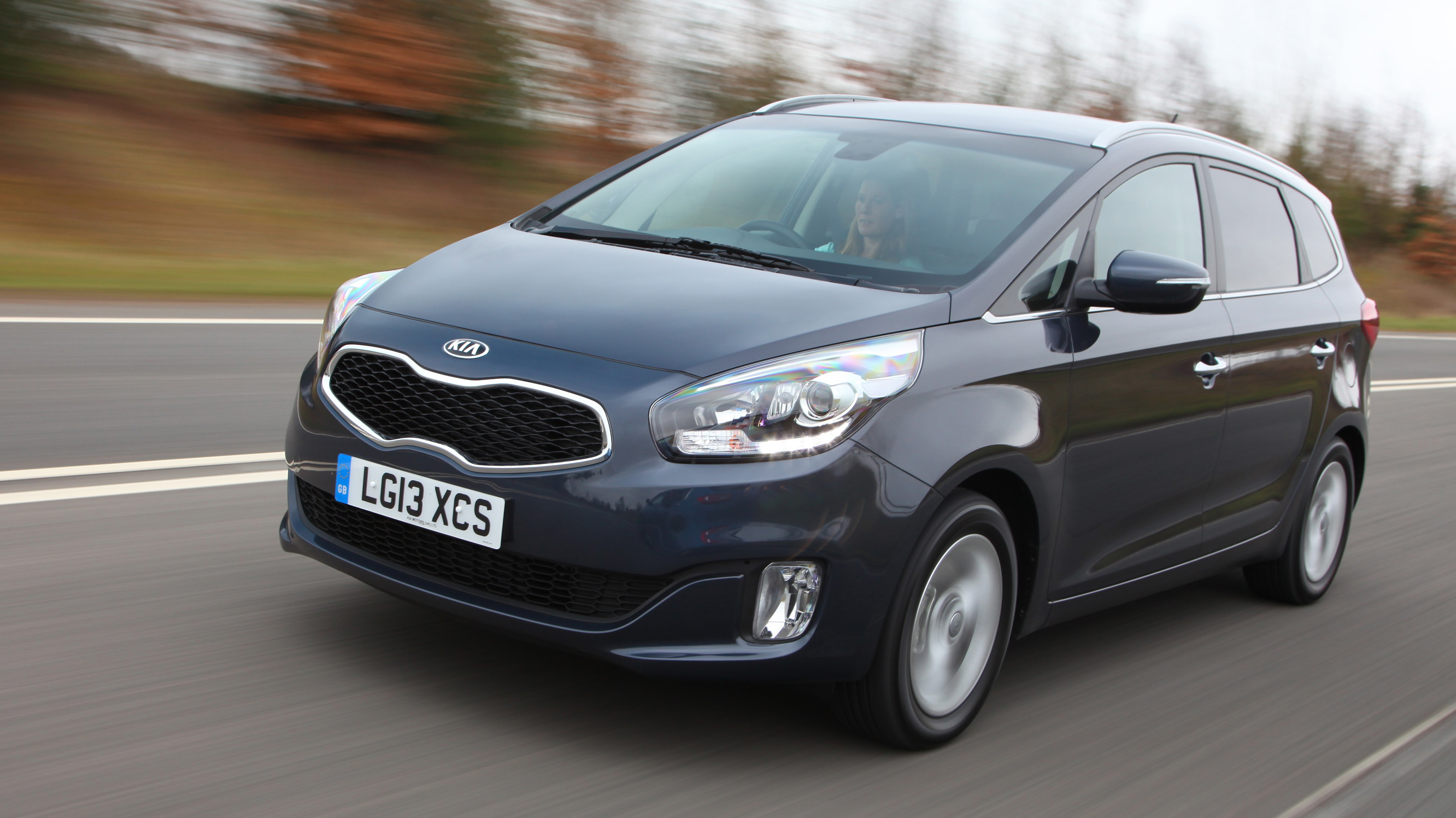 kia carens estate review