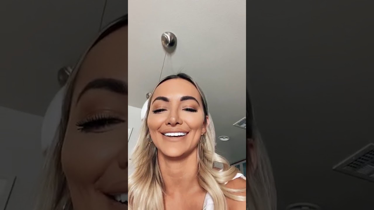 lindsey pelas live