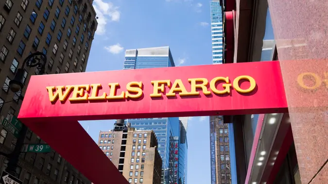 wells fargo bank working hours on saturday