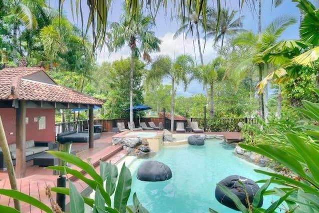 airbnb port douglas