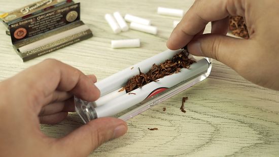 how do you use a cigarette rolling machine