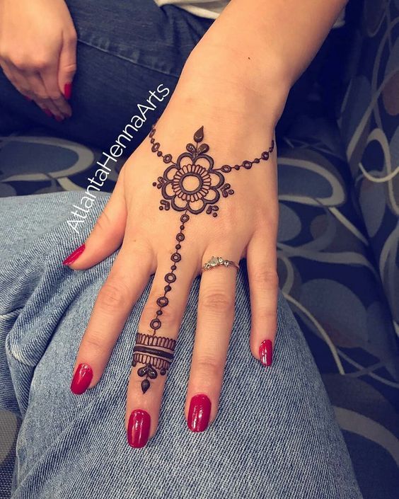 henna tattoo hand klein