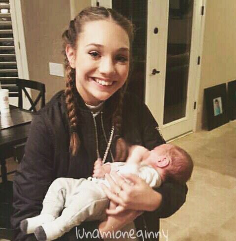 maddie ziegler y su bebe