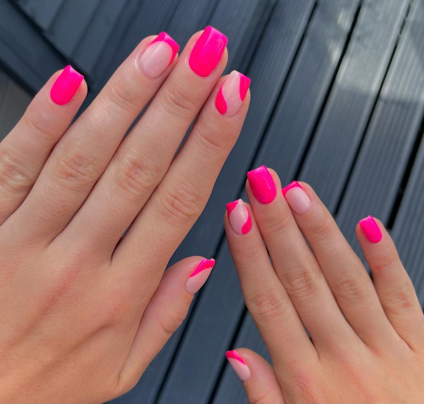 uñas fucsia y blanco