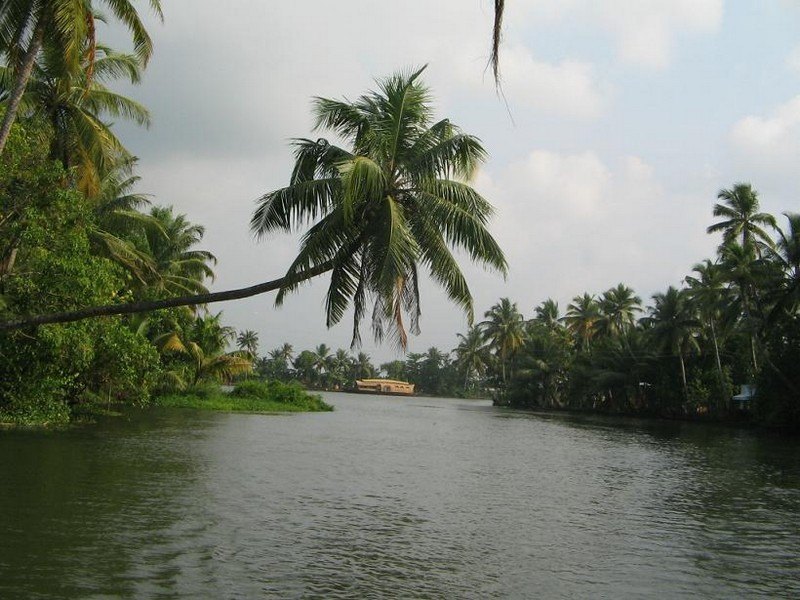 tourist places within 100 km from thrissur