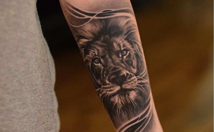 tatuajes leon antebrazo