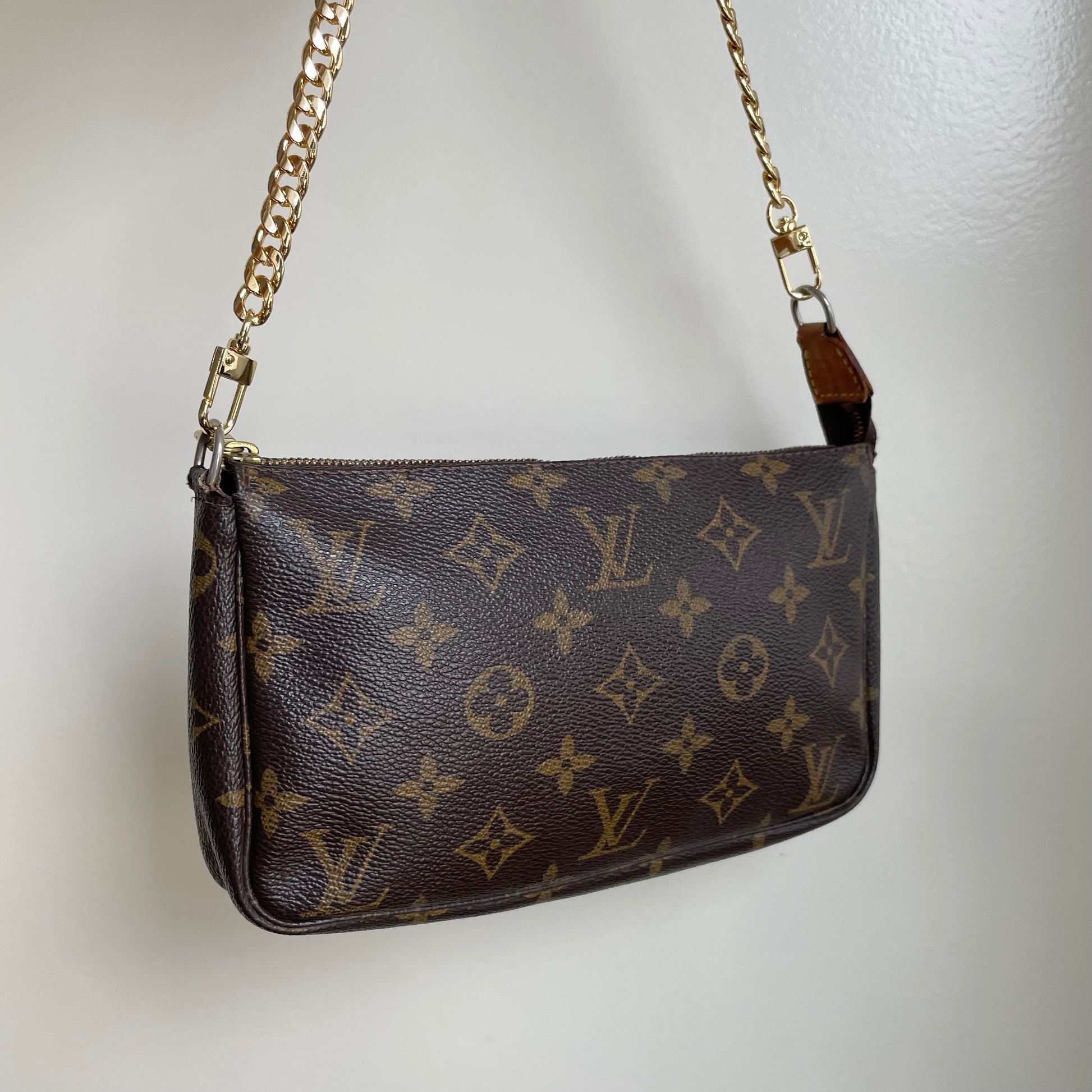 louis vuitton handbag with chain