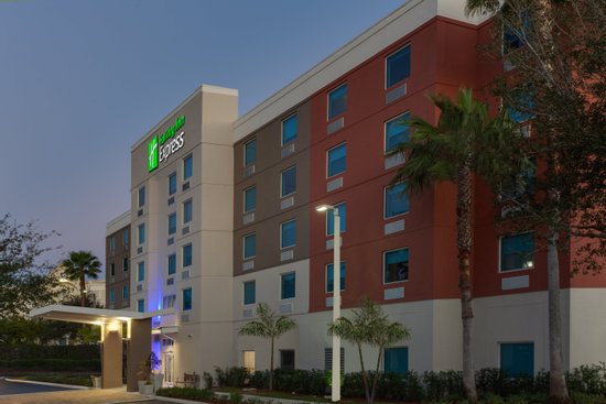 fort lauderdale hotel close to airport